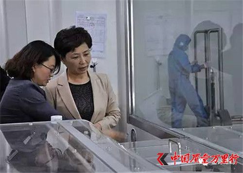 青海省委常委王宇燕來金訶藏藥調(diào)研工作