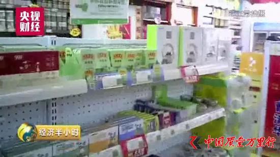 消費(fèi)者:在這屋里東西啥都可以刷卡。