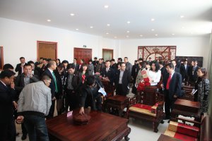 隆力奇舉行直銷聯盟委員會暨隆力奇愛家眼科慈善基金會揭牌儀式