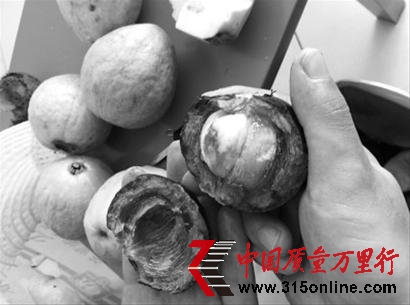 三亞旅游黑心水果店宰游客 聯手的哥哄抬價格