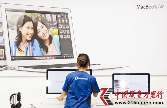圖為蘋果專賣店銷售筆記本電腦現場 asianewsphoto/吳長青